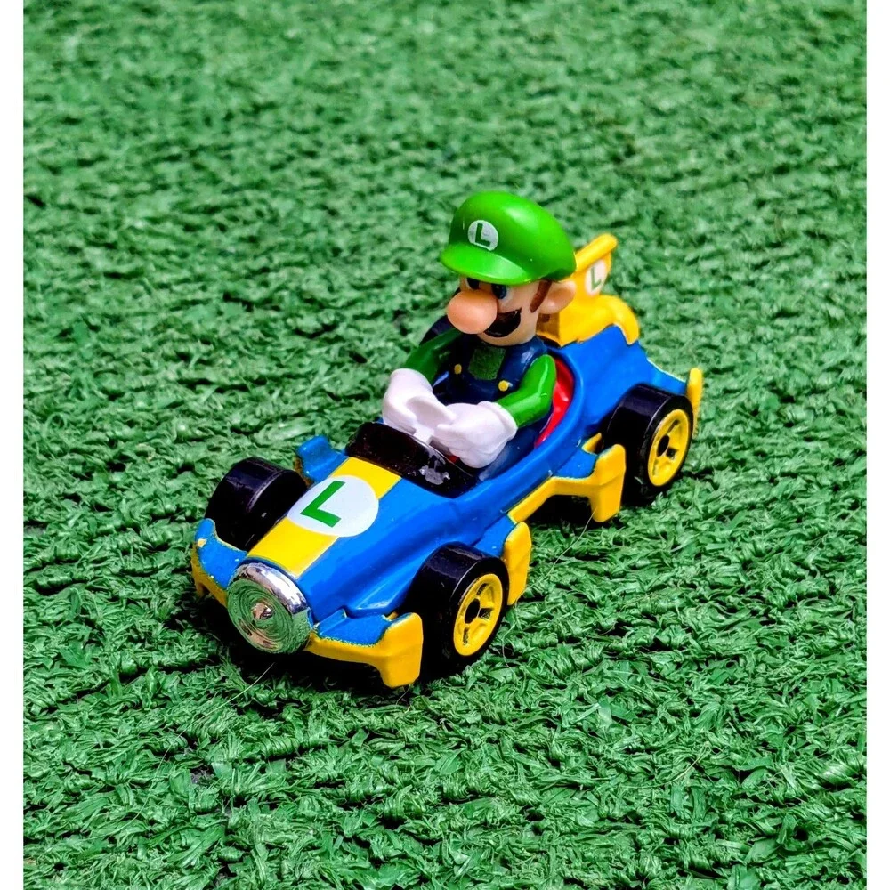 Hot Wheels 2018 Mario Kart Nintendo Mattel Mach 8 Luigi Diecast Race Car Toy EUC